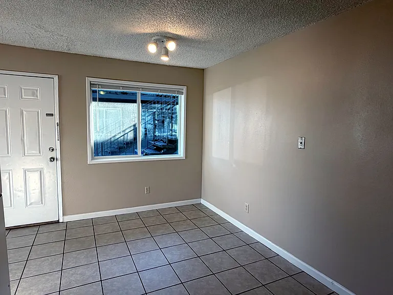 1913 33rd Ave #1 — Photo 2