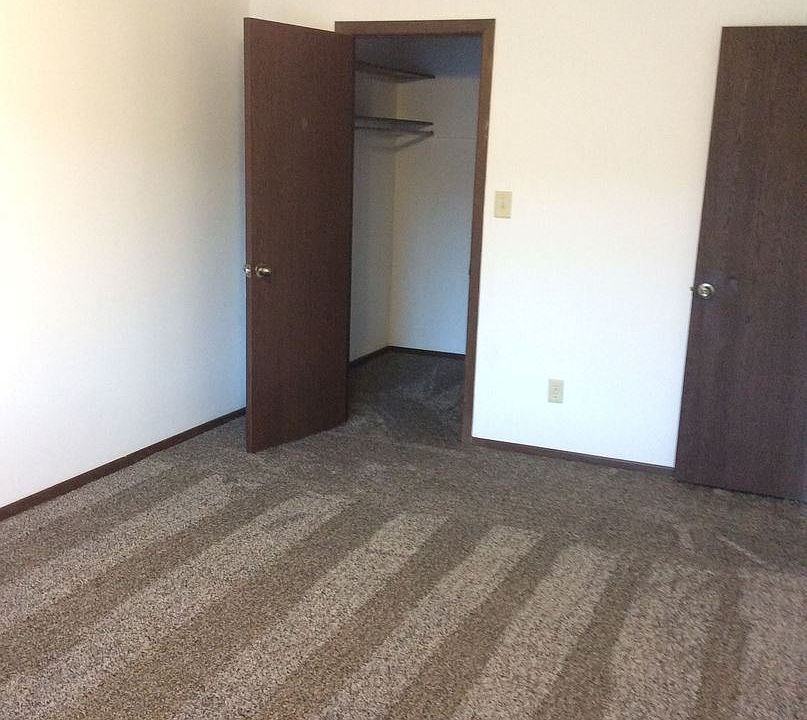 2nd image of 2125 Meadow Ln APT 5
