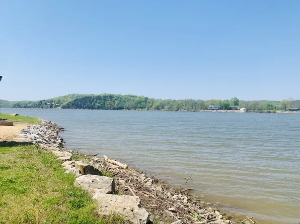 1189 River Front Dr, Clifton, TN 38425