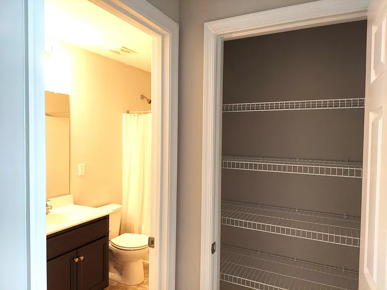 Hall Bath - Second floor
