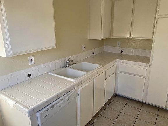 4th image of 16841 Lynn Ln APT D