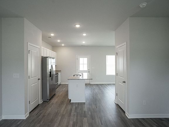 5th image of 804 S Mechanic St