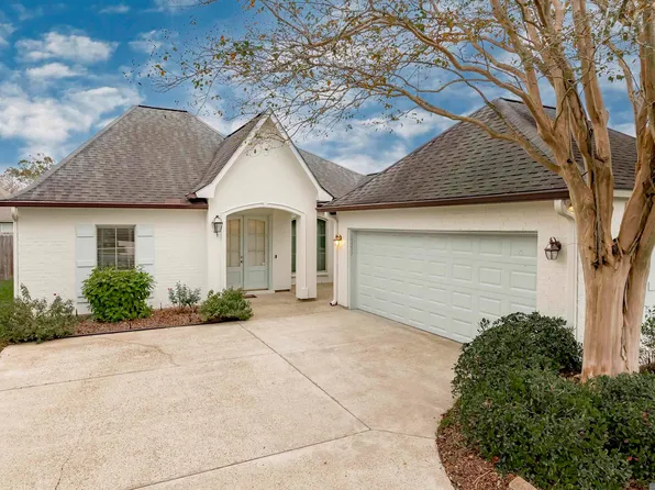 10533 Oakley Trace Dr, Baton Rouge, LA 70809