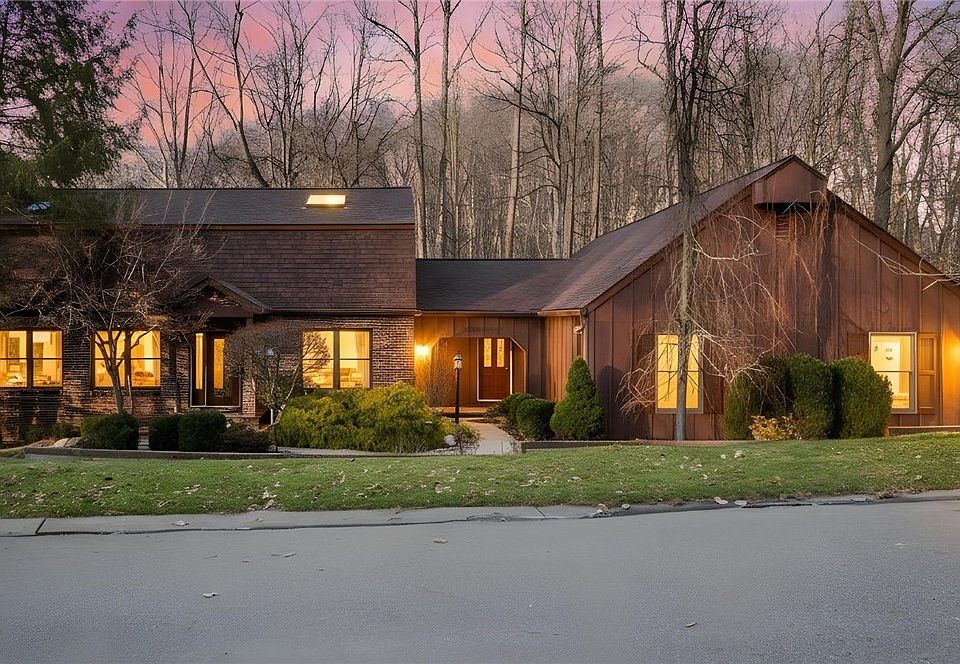 1st image of 905 Center Ct