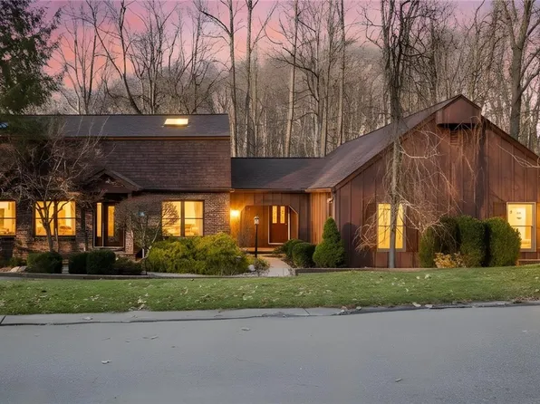 905 Center Ct, Zanesville, OH 43701