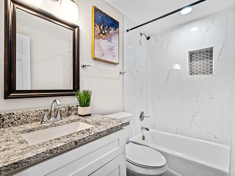 303 Jeanne Ln — Photo 4