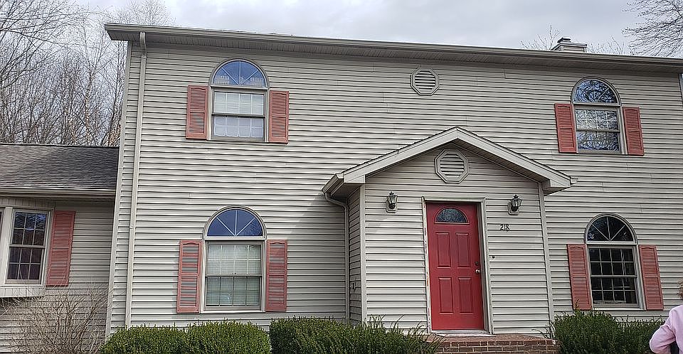 1st image of 218 N Illinois St