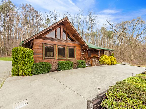 2nd image of 114 Pine Loop Dr