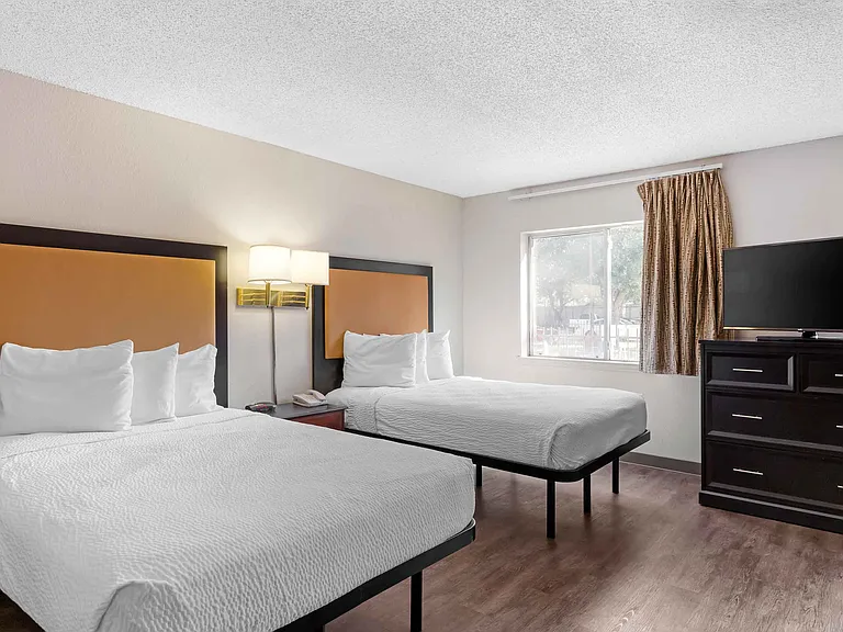 1 Bedroom Suite - 2 Full Beds