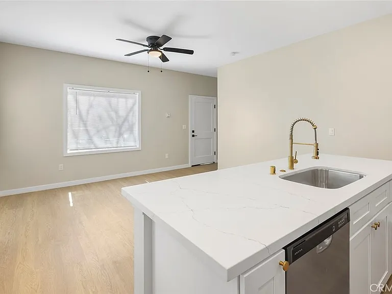 1237 E 1st St #17 — Photo 3