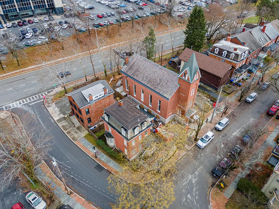 1 Grand St