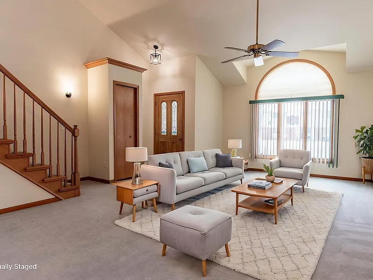 33527 Roselawn Dr — Photo 3