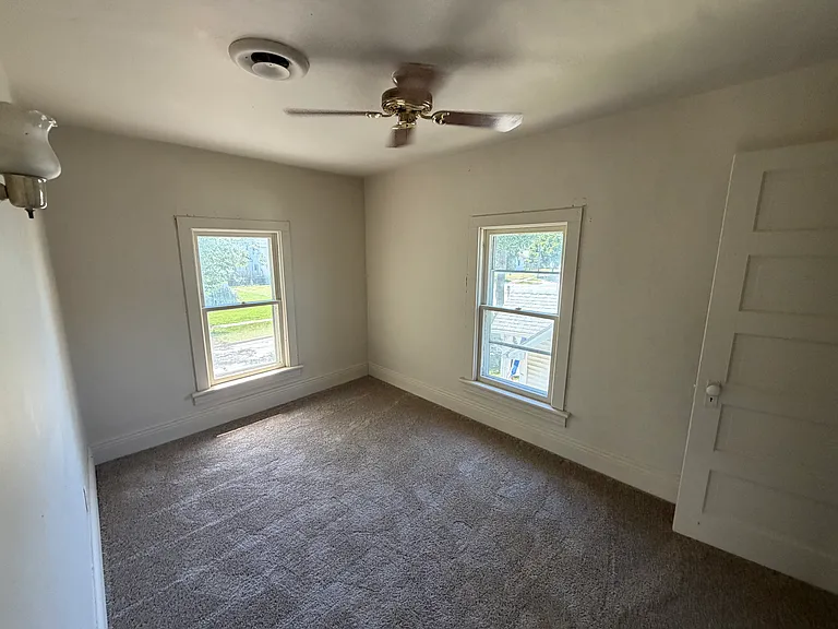 220 W 7th St — Photo 7