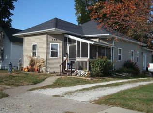 229 W Main St, Mt Sterling, IL 62353