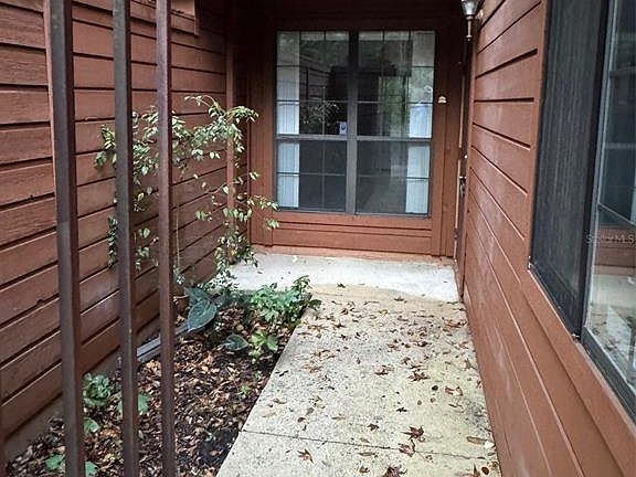 3rd image of 809 SW 55th Ter