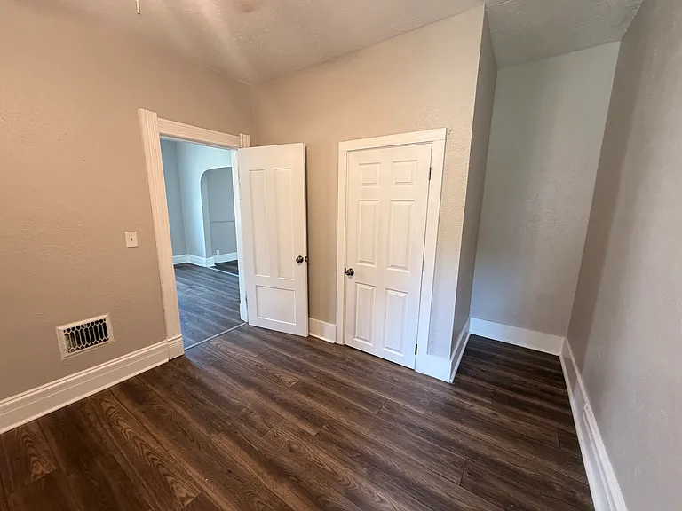 317 Eldred Ave — Photo 12