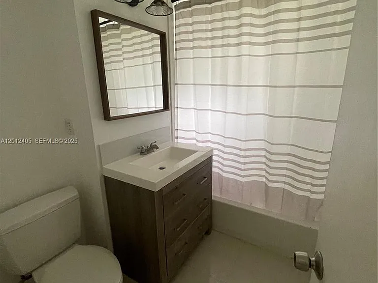 829 Columbus Blvd — Photo 6
