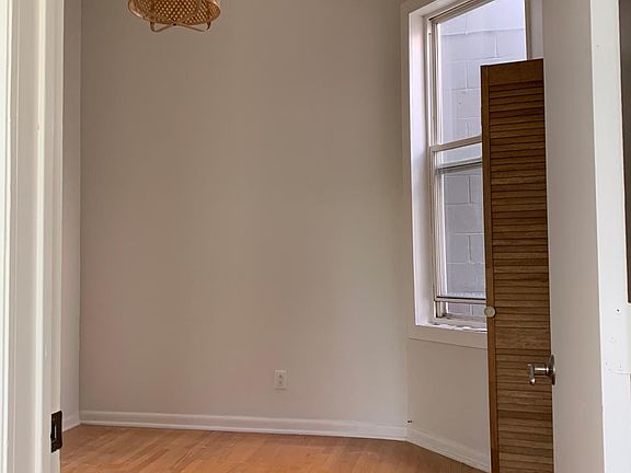3rd image of 624 N Ashland Ave #3W