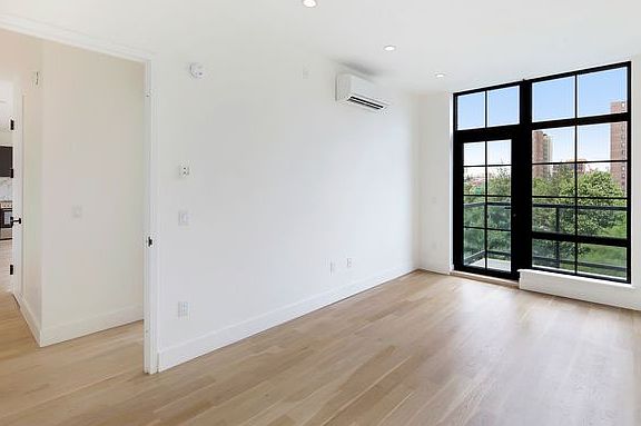 4th image of 25 Bruckner Blvd #N3o