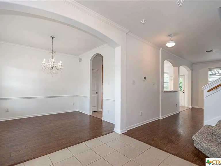 394 Pecan Mdws — Photo 6