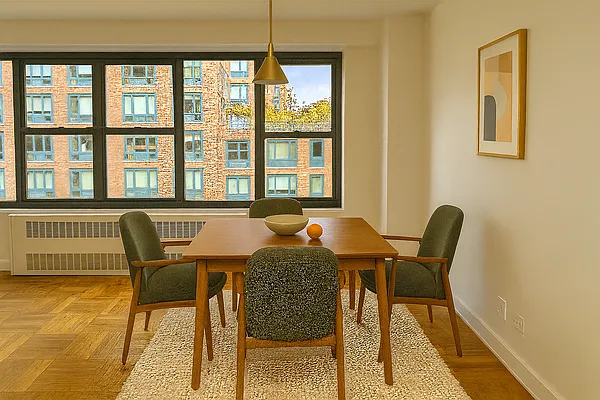 Rented by Manhattan Realty Group | media 9