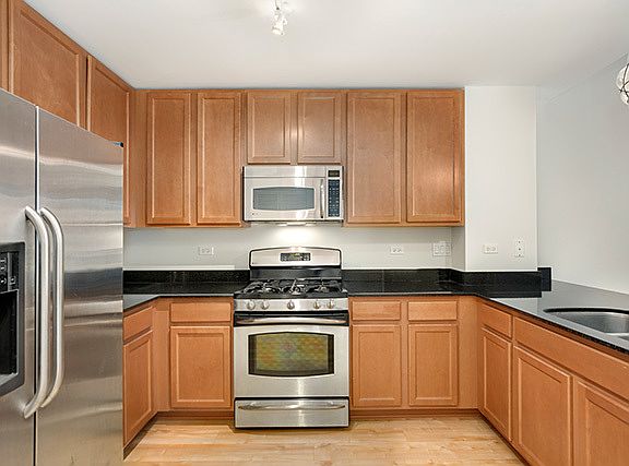 3rd image of 845 N Kingsbury St Unit 604