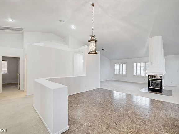 4th image of 805 Blue Springs Dr