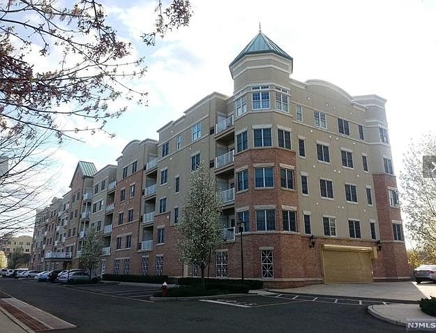 2nd image of 1112 Windsor Park Ct #11