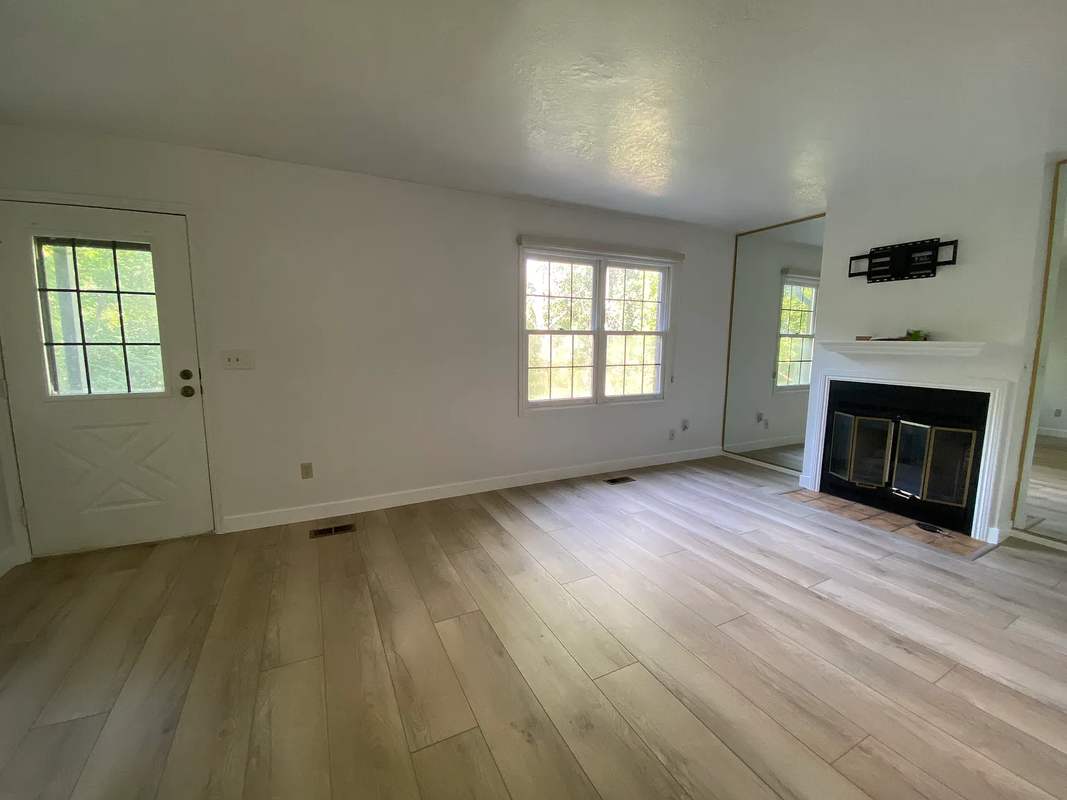5650 S 1425 E — Photo 2