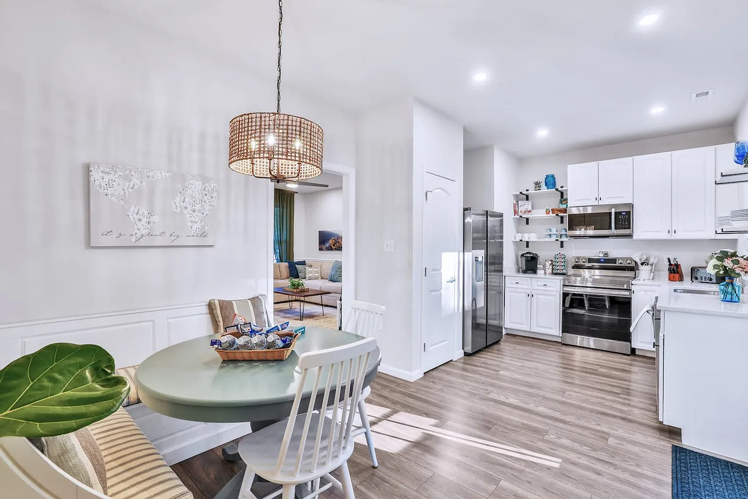 3 bed, 2.0 bath, 1173 sqft, $8,099 — Photo 2