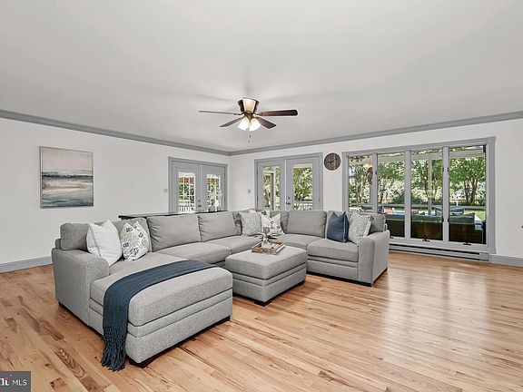3rd image of 6185 Canterbury Dr