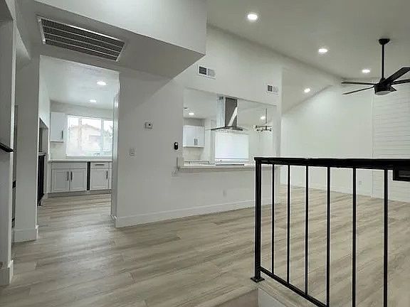 4th image of 2624 W Tamarisk Ave