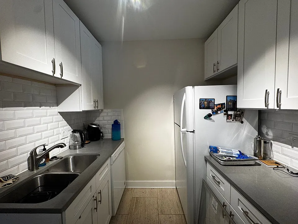 1379 W Greenleaf Ave #2N