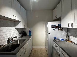 1379 W Greenleaf Ave #2N, Chicago, IL 60626
