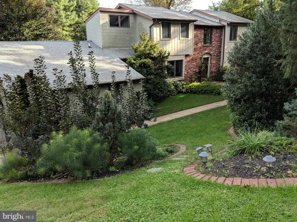 690 Twin Bridge Dr, Radnor, PA 19087