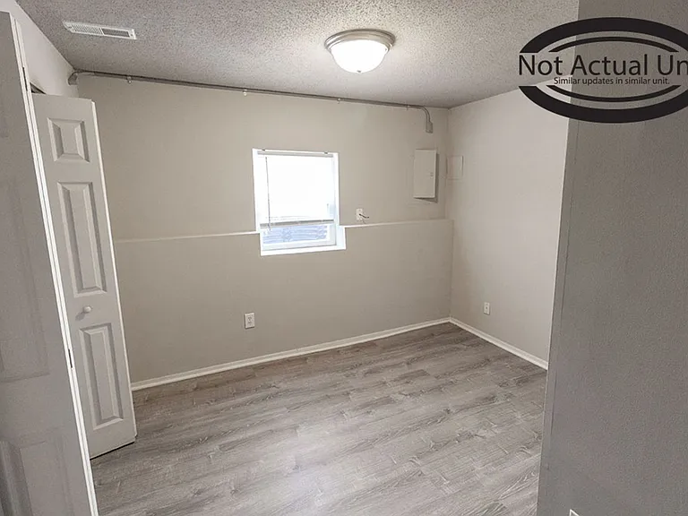 211 Wheaton Ct — Photo 25