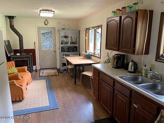 4th image of 862 Spruce Grove Rd