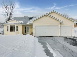 9153 Parkside Dr, Woodbury, MN 55125