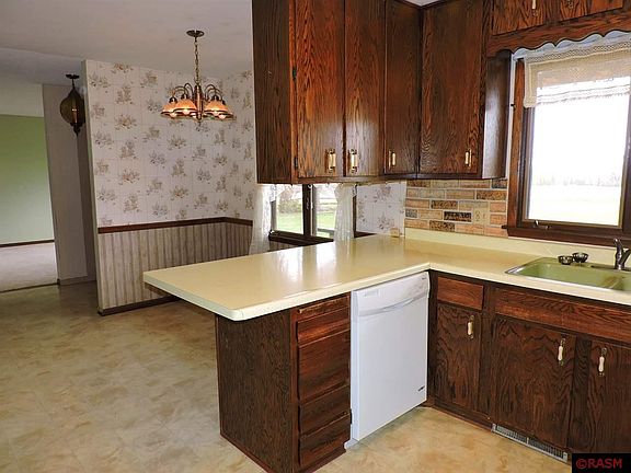 3rd image of 61343 185th St