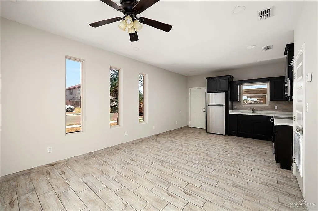 2 bed, 2.0 bath, 1000 sqft, $900 — Photo 2