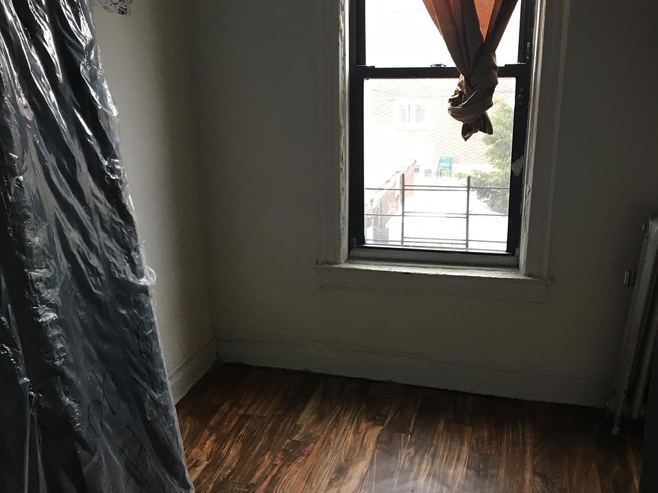1st image of 916 E 223rd St Floor 2