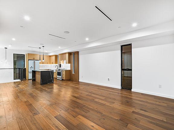 3rd image of 1324 N Fuller Ave #6