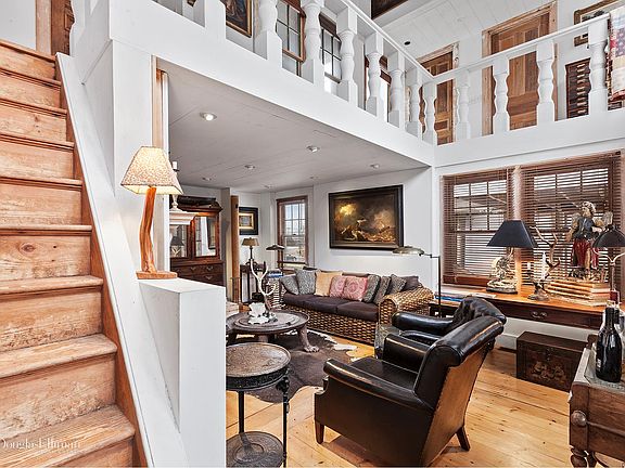 4th image of 42 Bay St