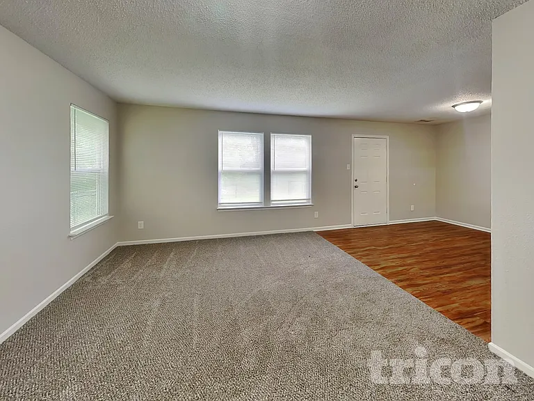 2729 Redland Ln — Photo 2
