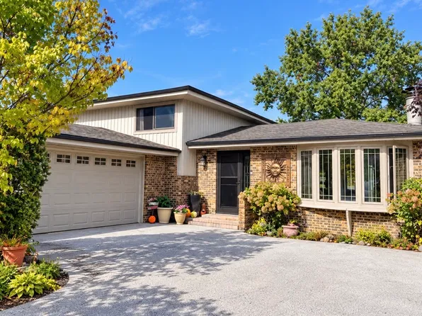 8740 W 99th St, Palos Hills, IL 60465