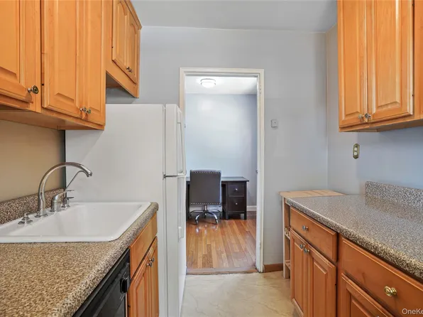 84-18 155th Avenue image 9 of 26