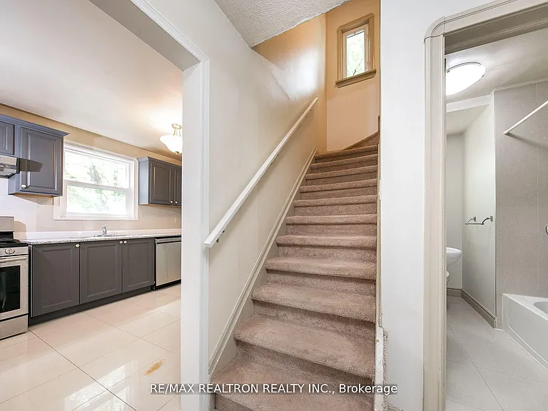 24 Highland Park Blvd — Photo 15