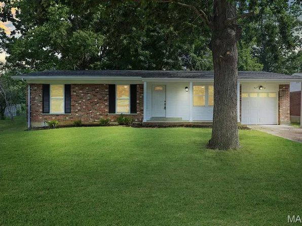 3855 Belcroft Dr, Florissant, MO 63034