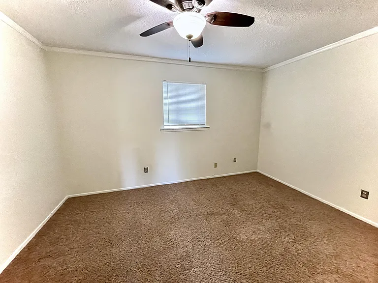 4345 Carter Creek Pkwy — Photo 15