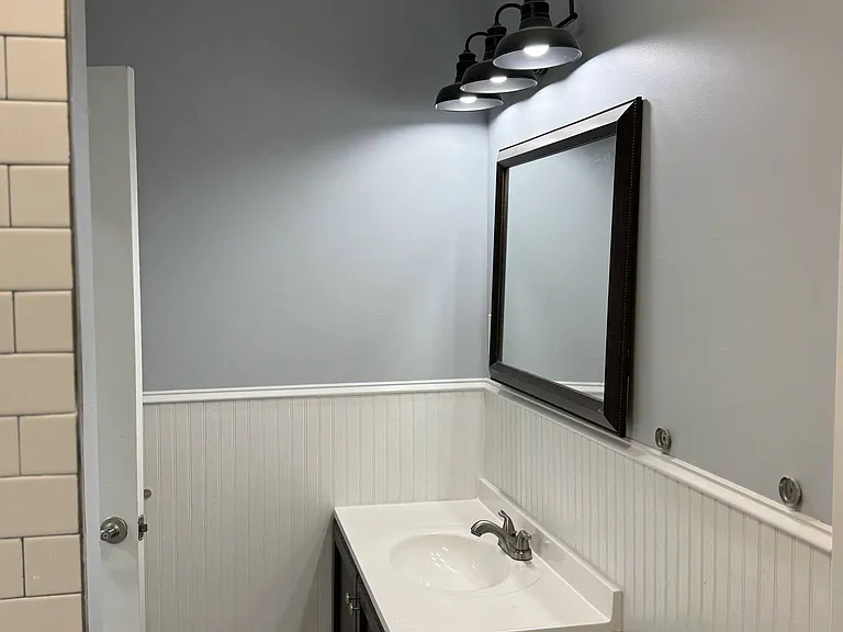 17 E 9th St #2 — Photo 12